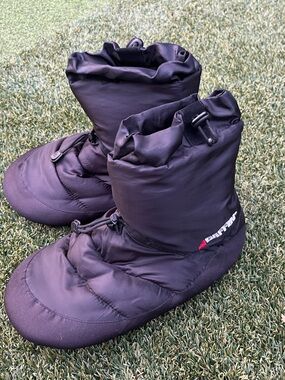 Baffin Insulated Black Puffer Booties XXL camping slippers base camp
